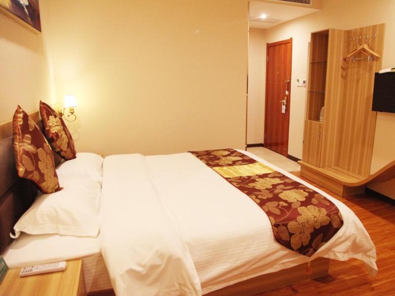 Greentree Alliance Yichang East Yichang Station Hotel Екстер'єр фото