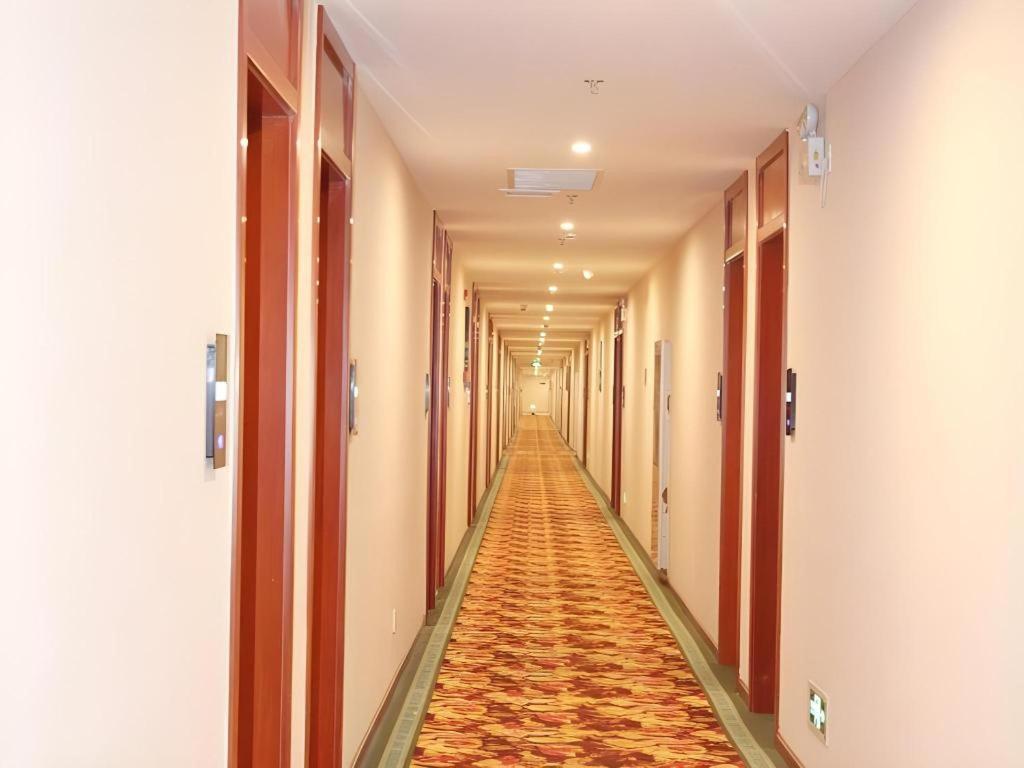 Greentree Alliance Yichang East Yichang Station Hotel Екстер'єр фото