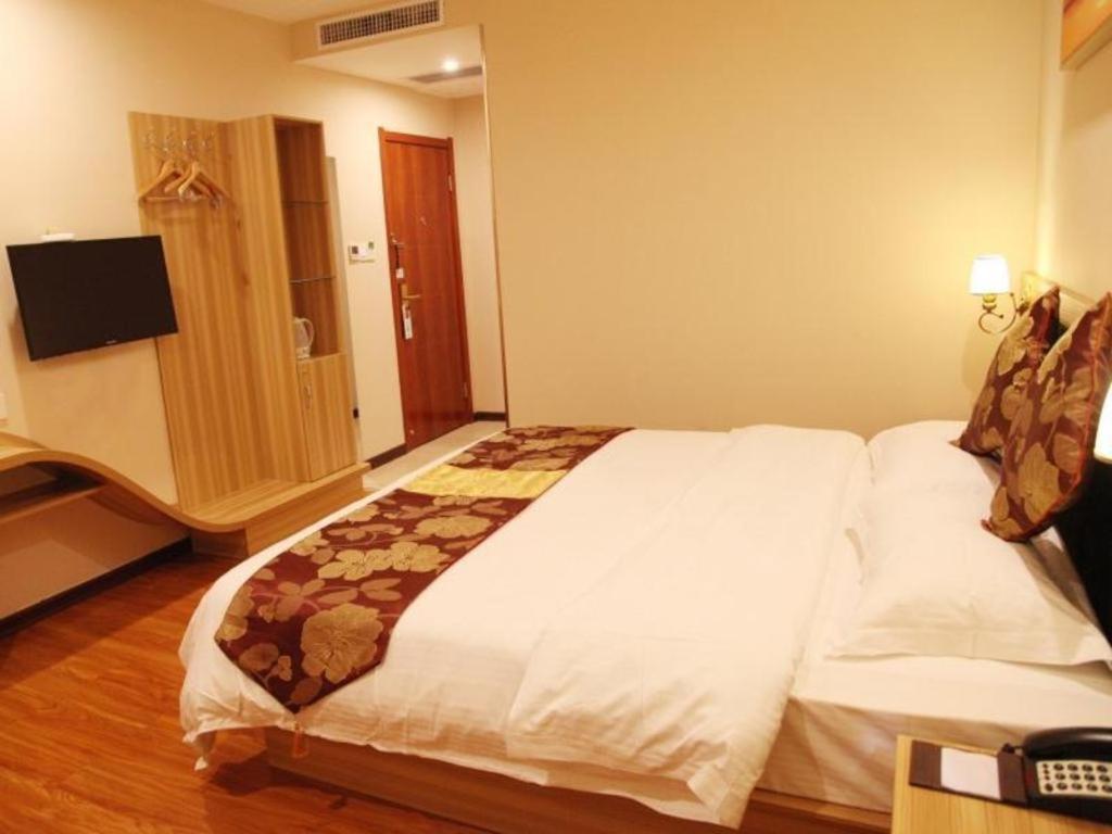 Greentree Alliance Yichang East Yichang Station Hotel Екстер'єр фото
