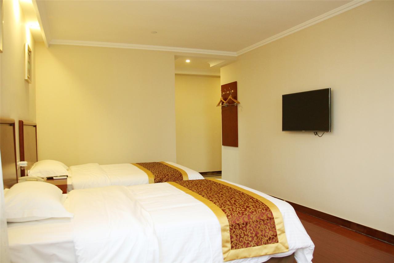 Greentree Alliance Yichang East Yichang Station Hotel Екстер'єр фото