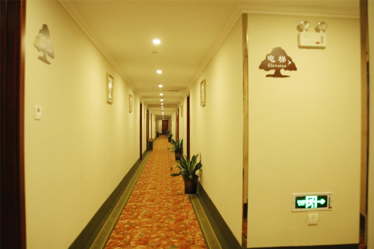 Greentree Alliance Yichang East Yichang Station Hotel Екстер'єр фото