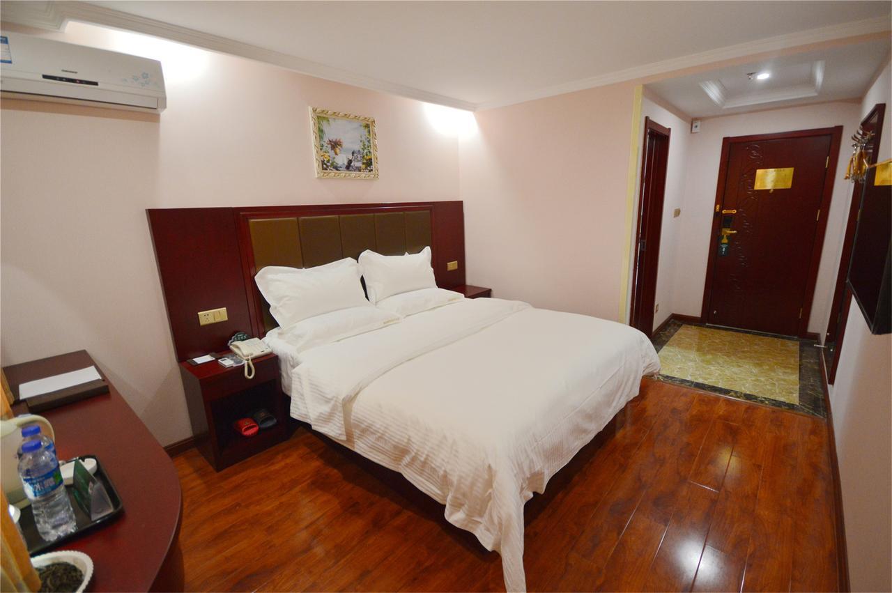 Greentree Alliance Yichang East Yichang Station Hotel Екстер'єр фото