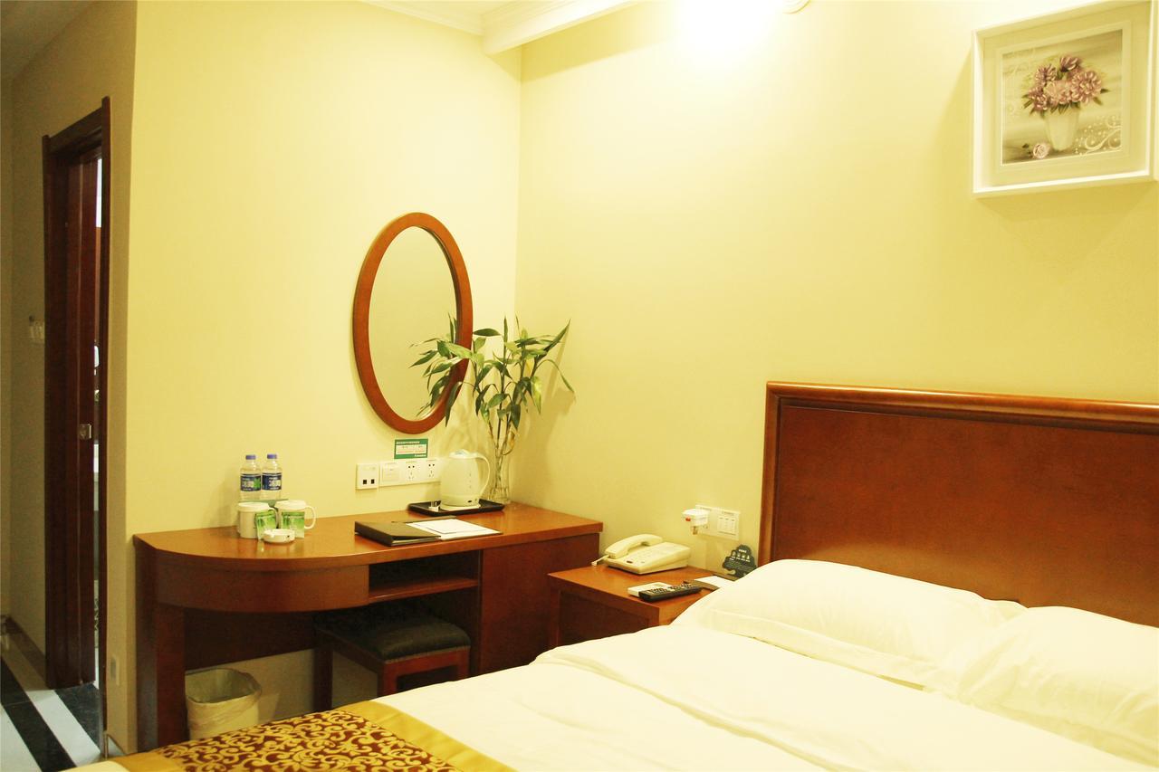 Greentree Alliance Yichang East Yichang Station Hotel Екстер'єр фото