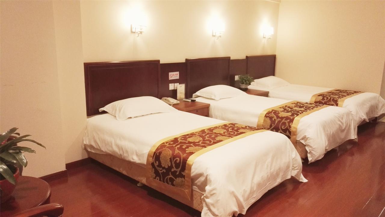 Greentree Alliance Yichang East Yichang Station Hotel Екстер'єр фото