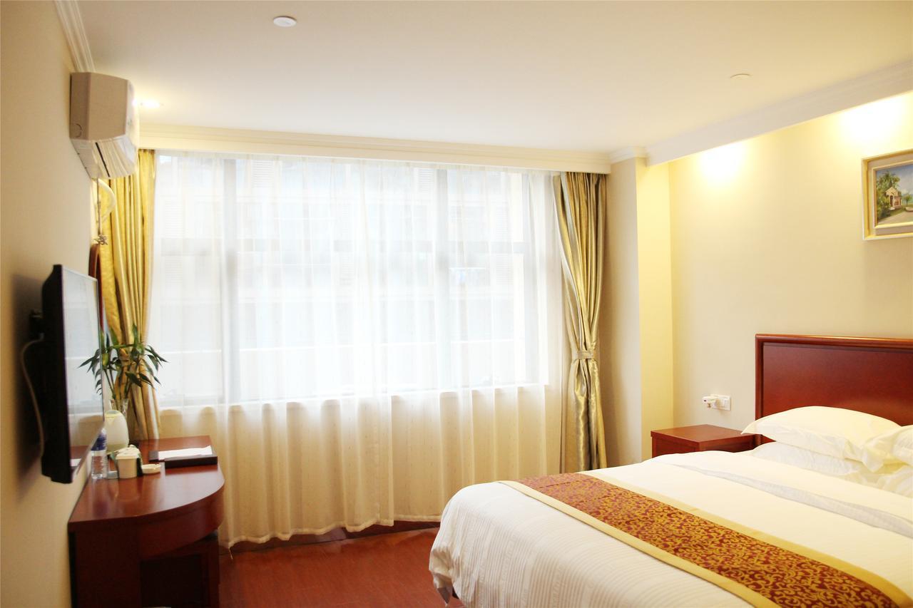 Greentree Alliance Yichang East Yichang Station Hotel Екстер'єр фото